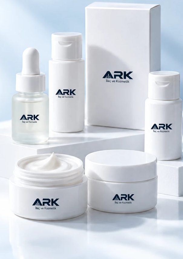 ARK etiketli beyaz kozmetik şişeler, kavanozlar ve ambalaj kutusu